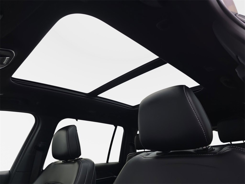 Used 2024 Jeep Grand Cherokee L Limited w/ Luxury Tech Group II image 33