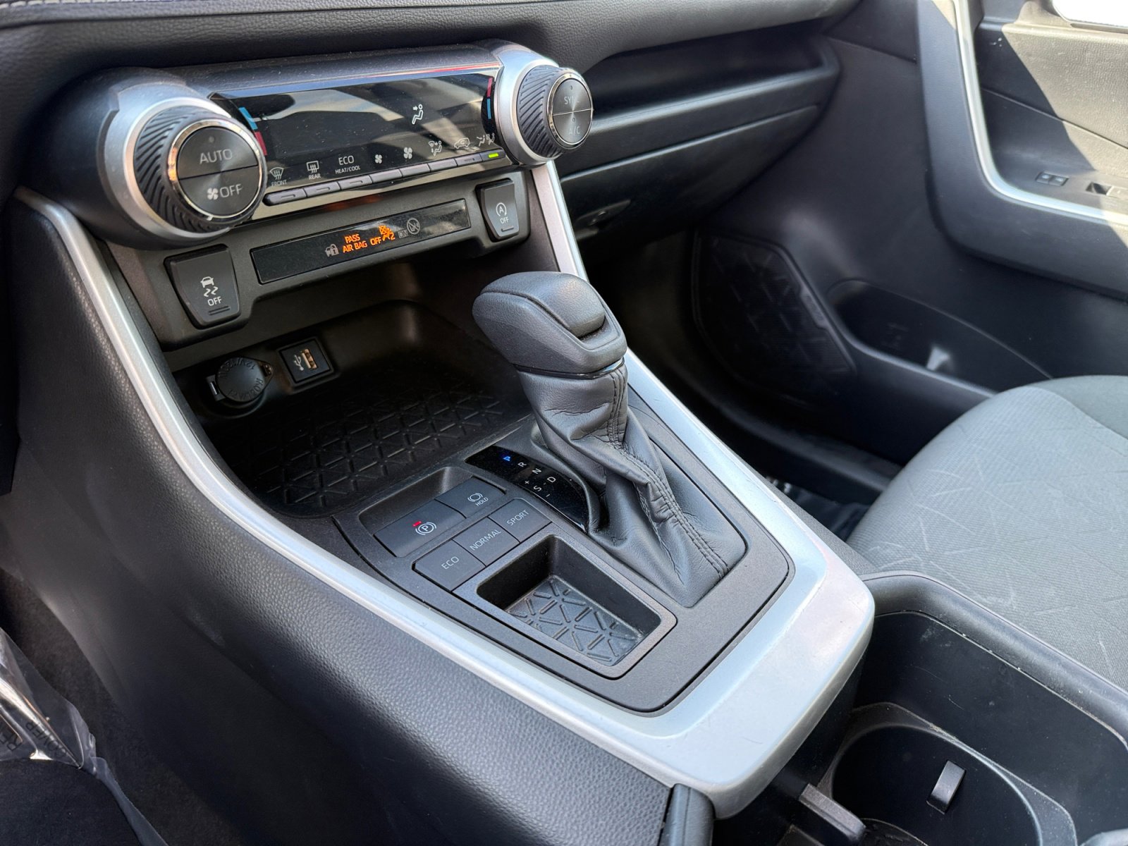 Used 2023 Toyota RAV4 XLE image 13