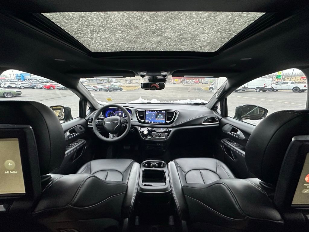 Used 2024 Chrysler Pacifica Touring-L w/ Uconnect Theater Family Group image 11