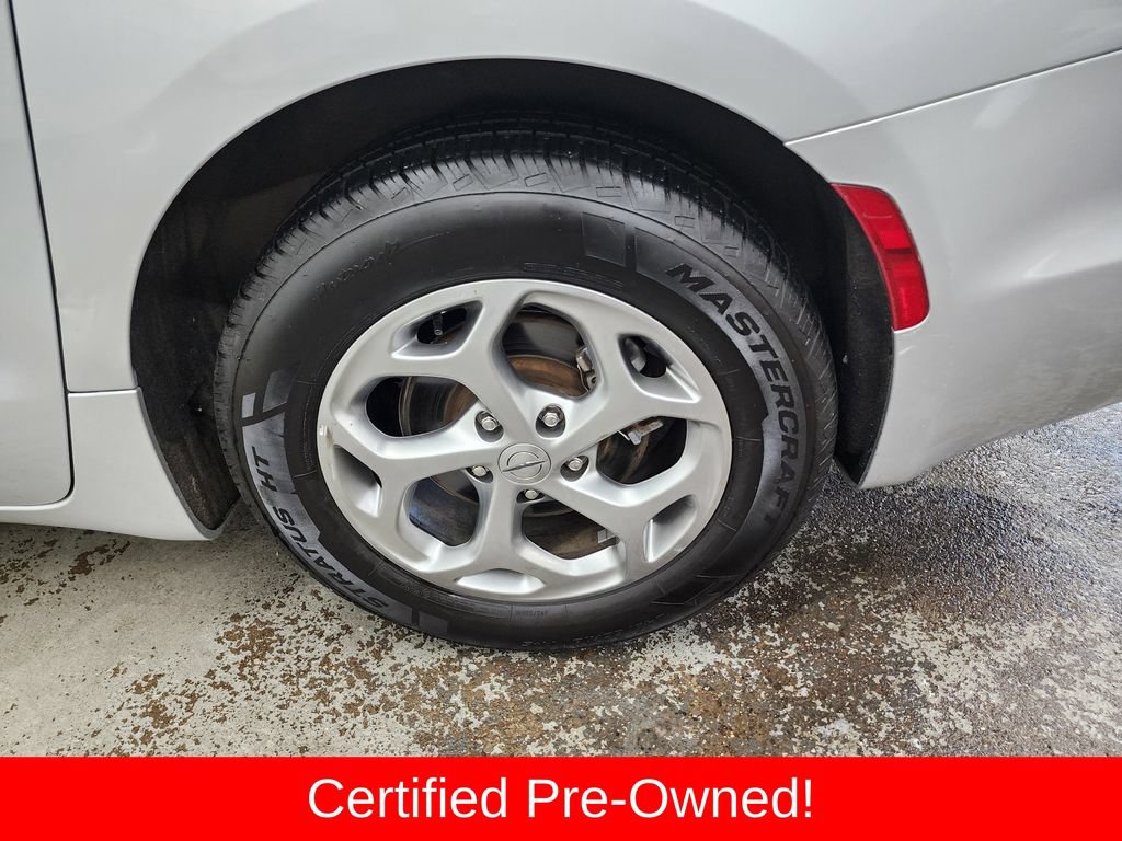 Certified 2023 Chrysler Pacifica Limited FWD image 41