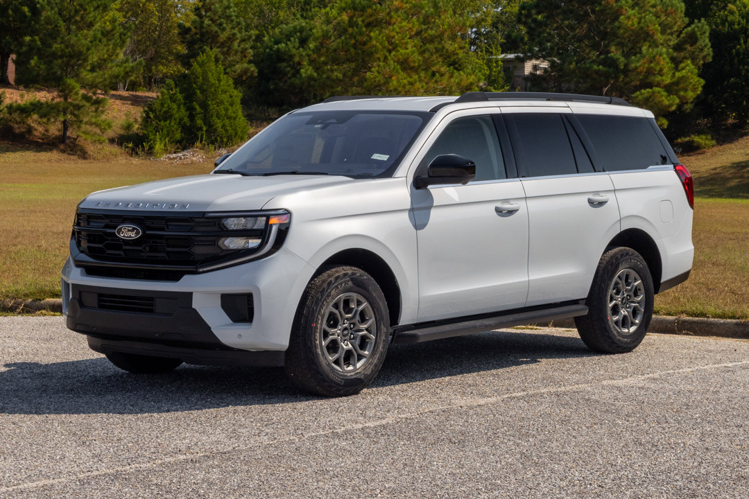 New 2025 Ford Expedition Active image 3