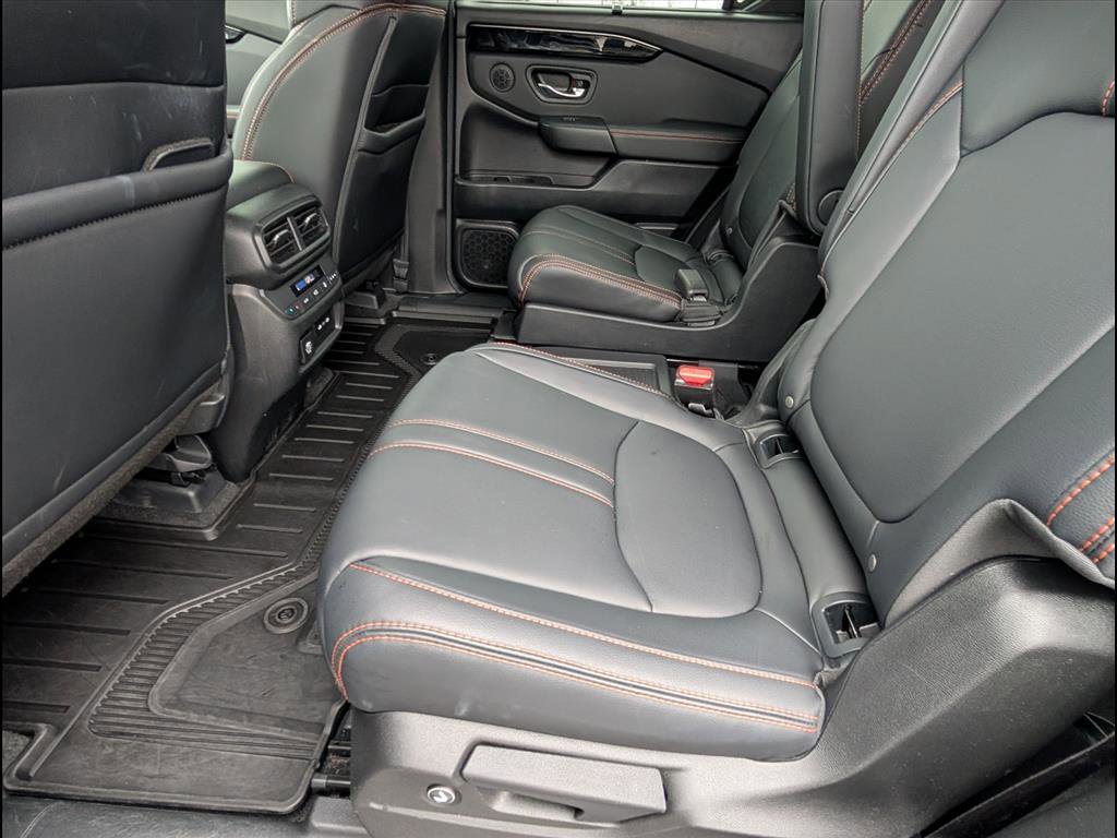Used 2025 Honda Pilot TrailSport image 14