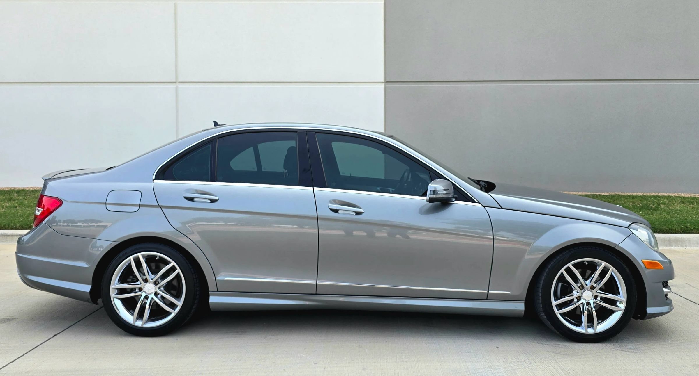 Used 2013 Mercedes-Benz C 250 Sedan image 8