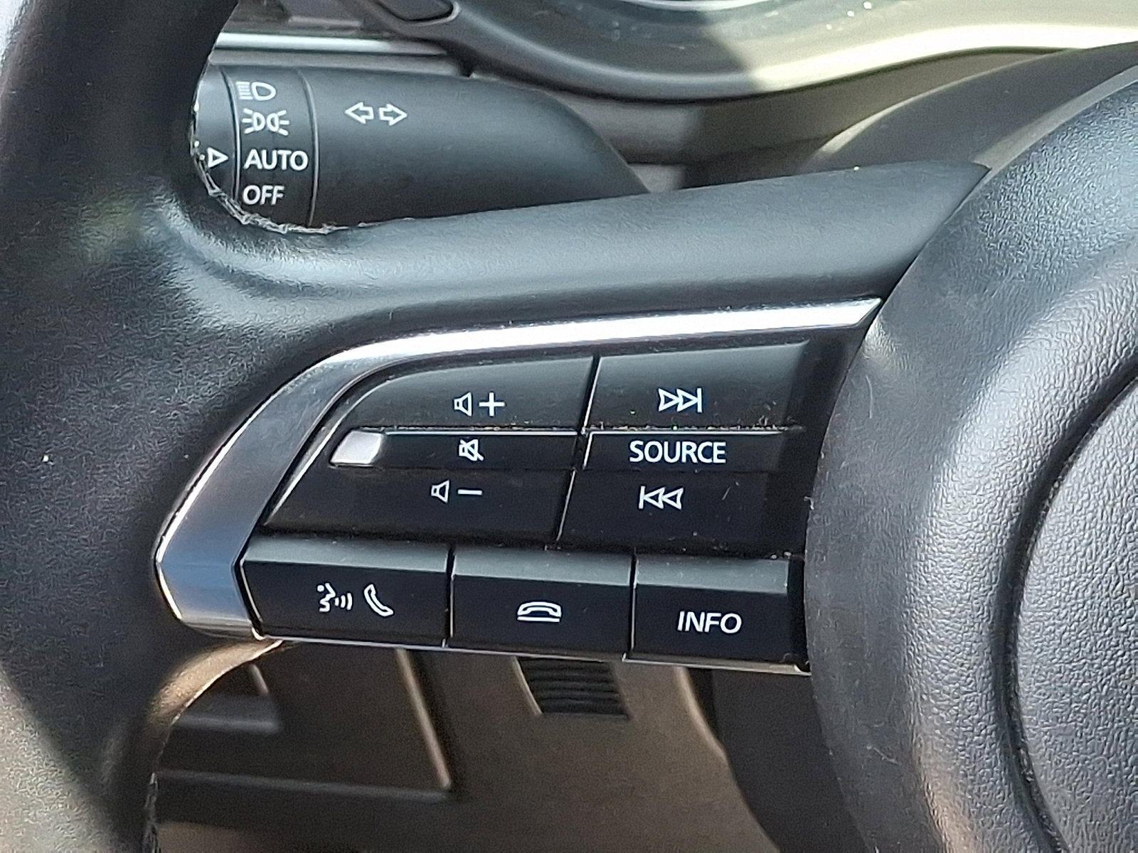 Used 2024 MAZDA MAZDA3 s image 21