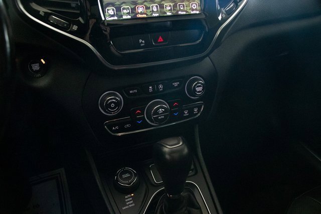 Used 2020 Jeep Cherokee Limited image 33