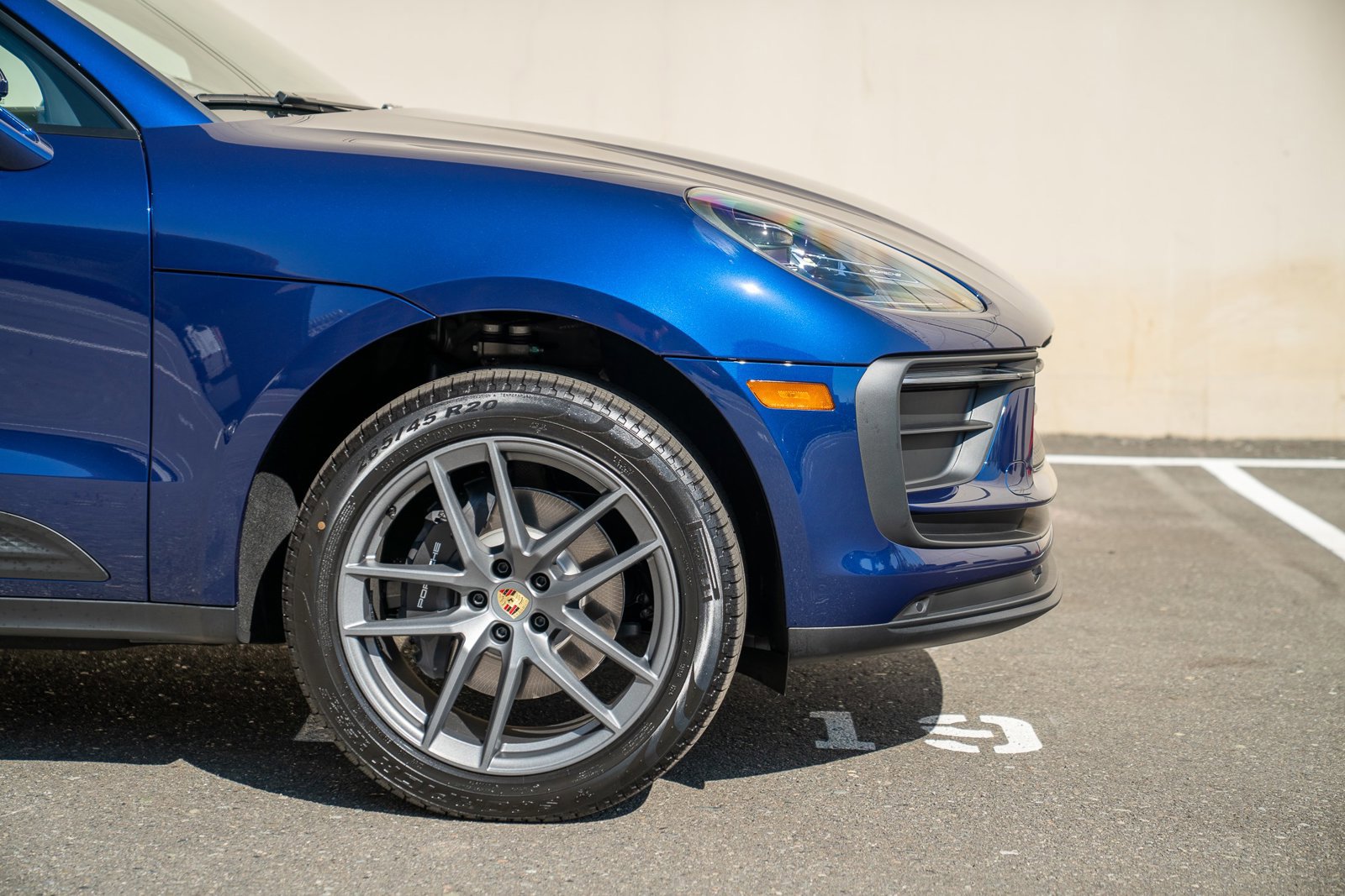 Certified 2026 Porsche Macan AWD/4WD image 9
