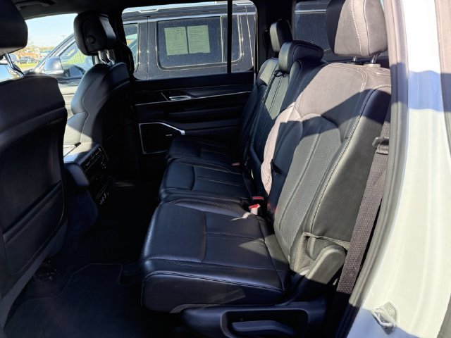Used 2023 Jeep Wagoneer L Series II AWD/4WD image 13