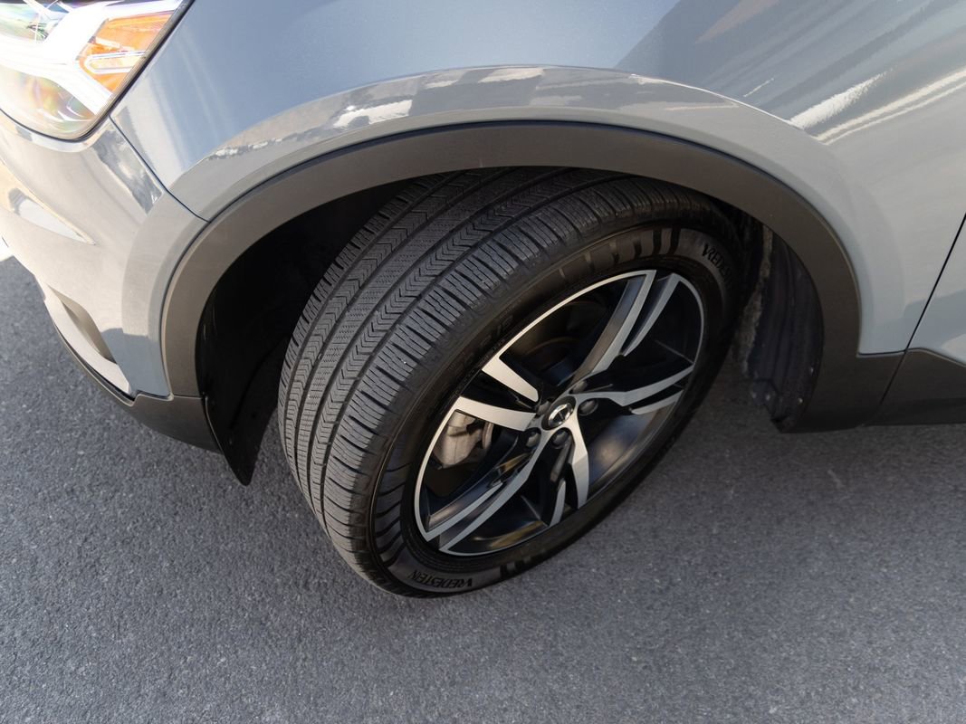Used 2022 Volvo XC40 T5 R-Design image 9