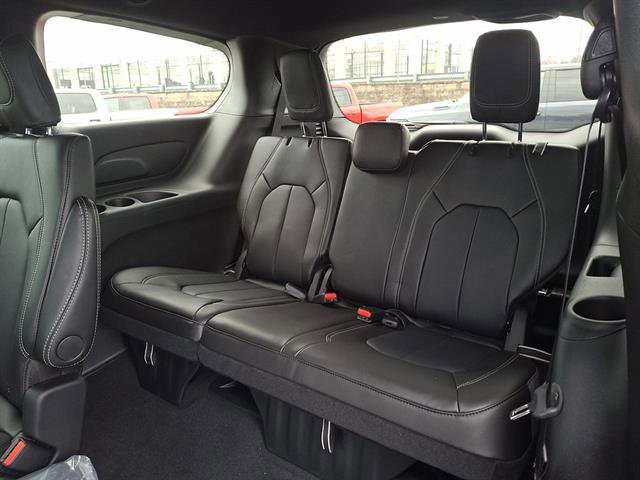 New 2026 Chrysler Pacifica Select image 8