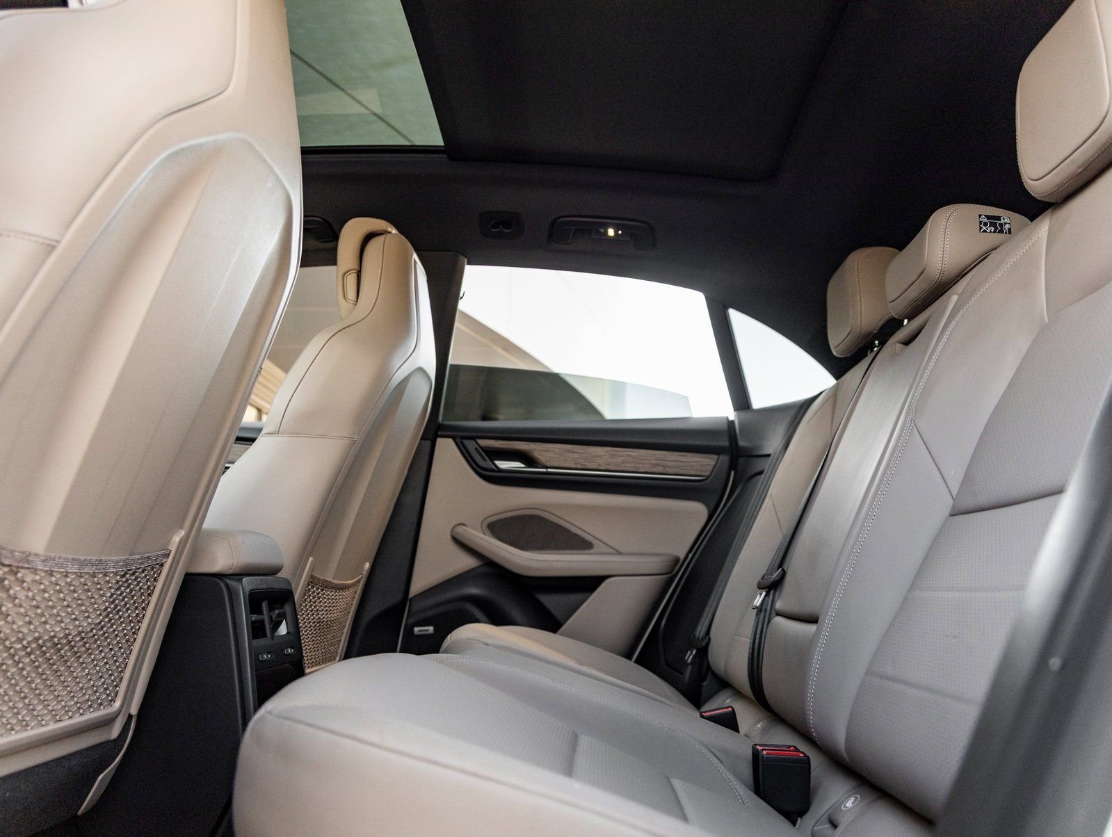 Certified 2025 Porsche Macan 4S Electric image 33