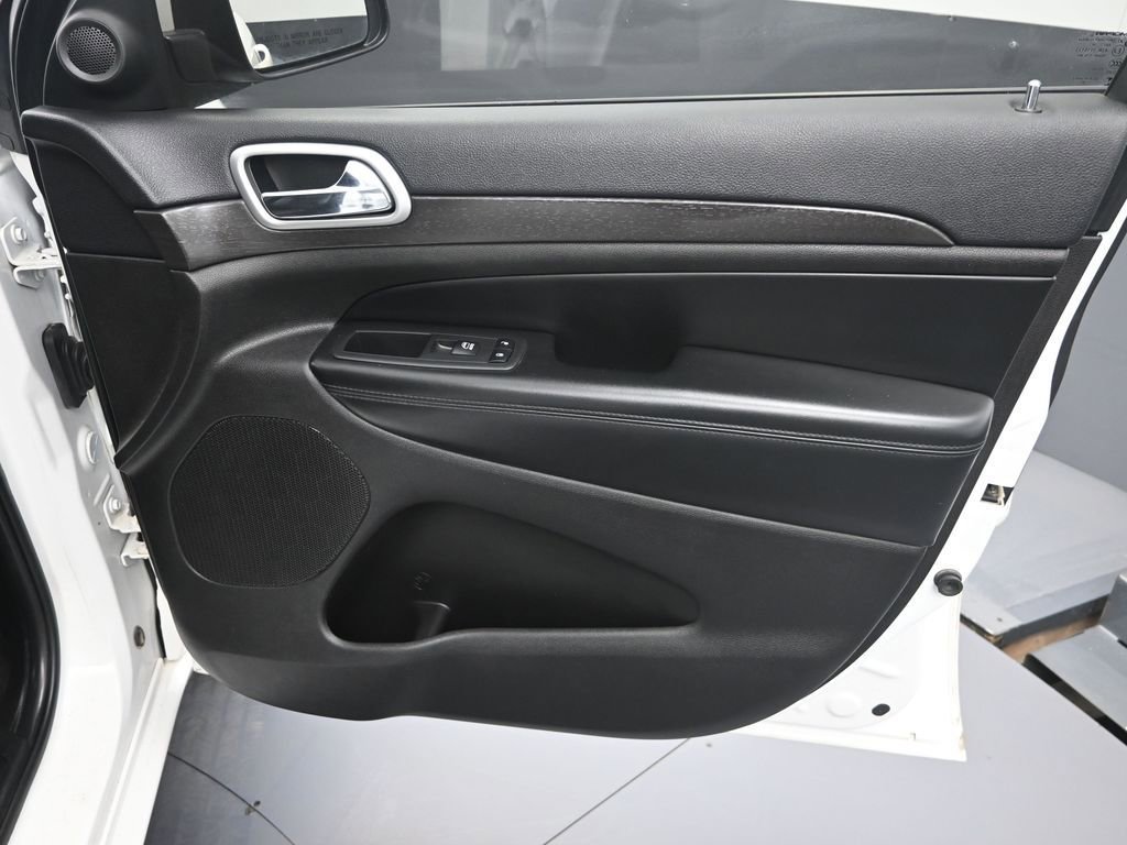 Used 2018 Jeep Grand Cherokee Altitude image 36