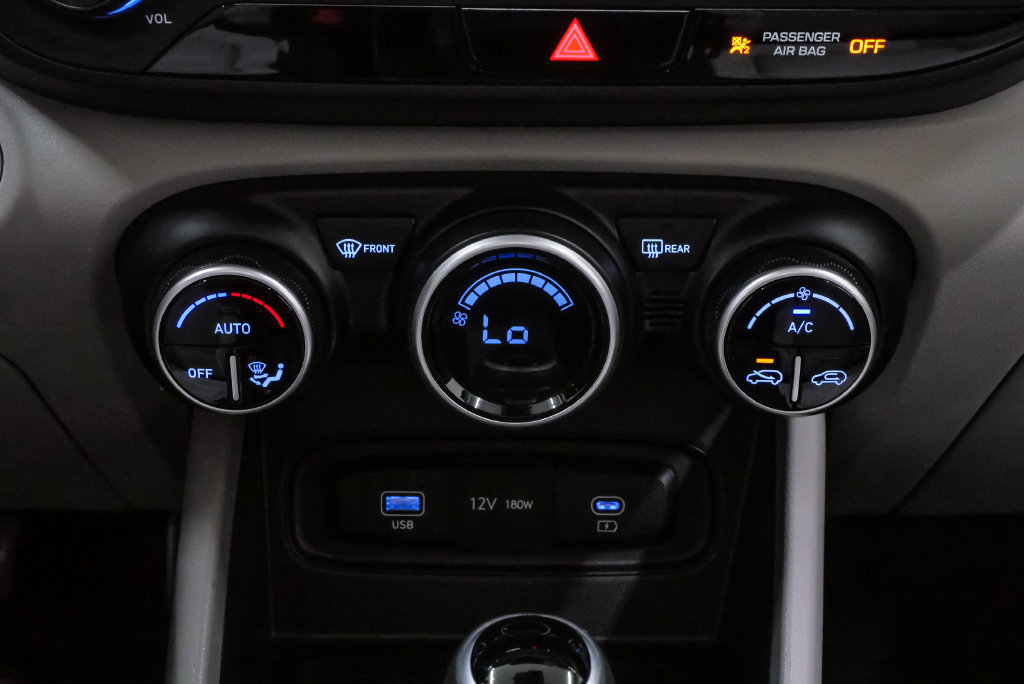 Certified 2024 Hyundai Venue SEL FWD image 18