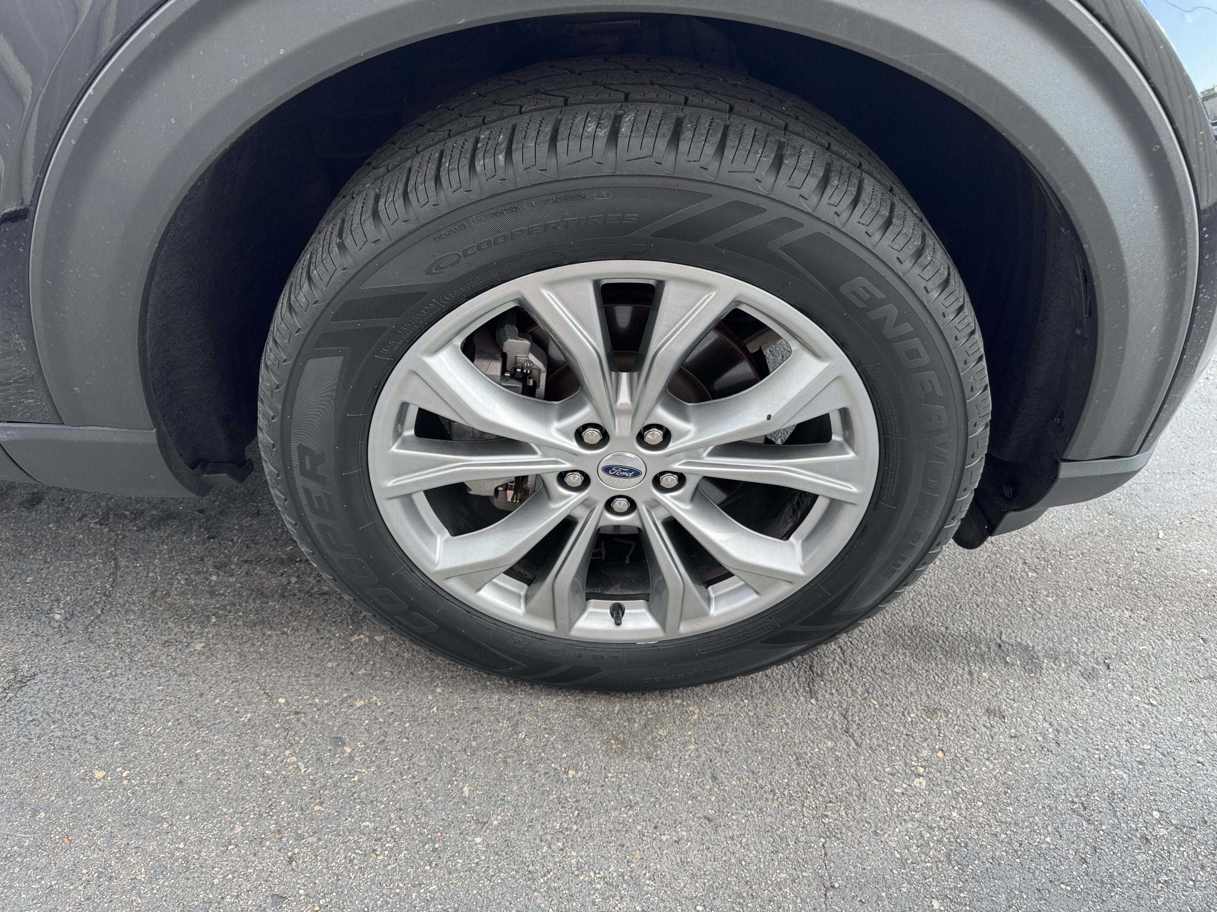 Used 2023 Ford Explorer XLT w/ Equipment Group 202A AWD/4WD image 37