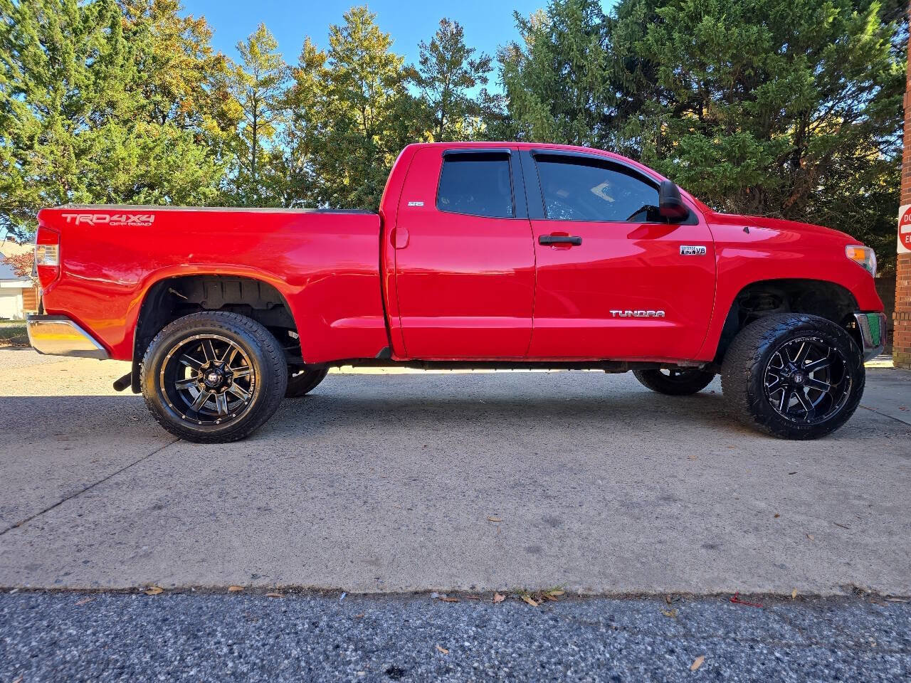 Used 2015 Toyota Tundra SR5 w/ TRD Off Road Package image 3