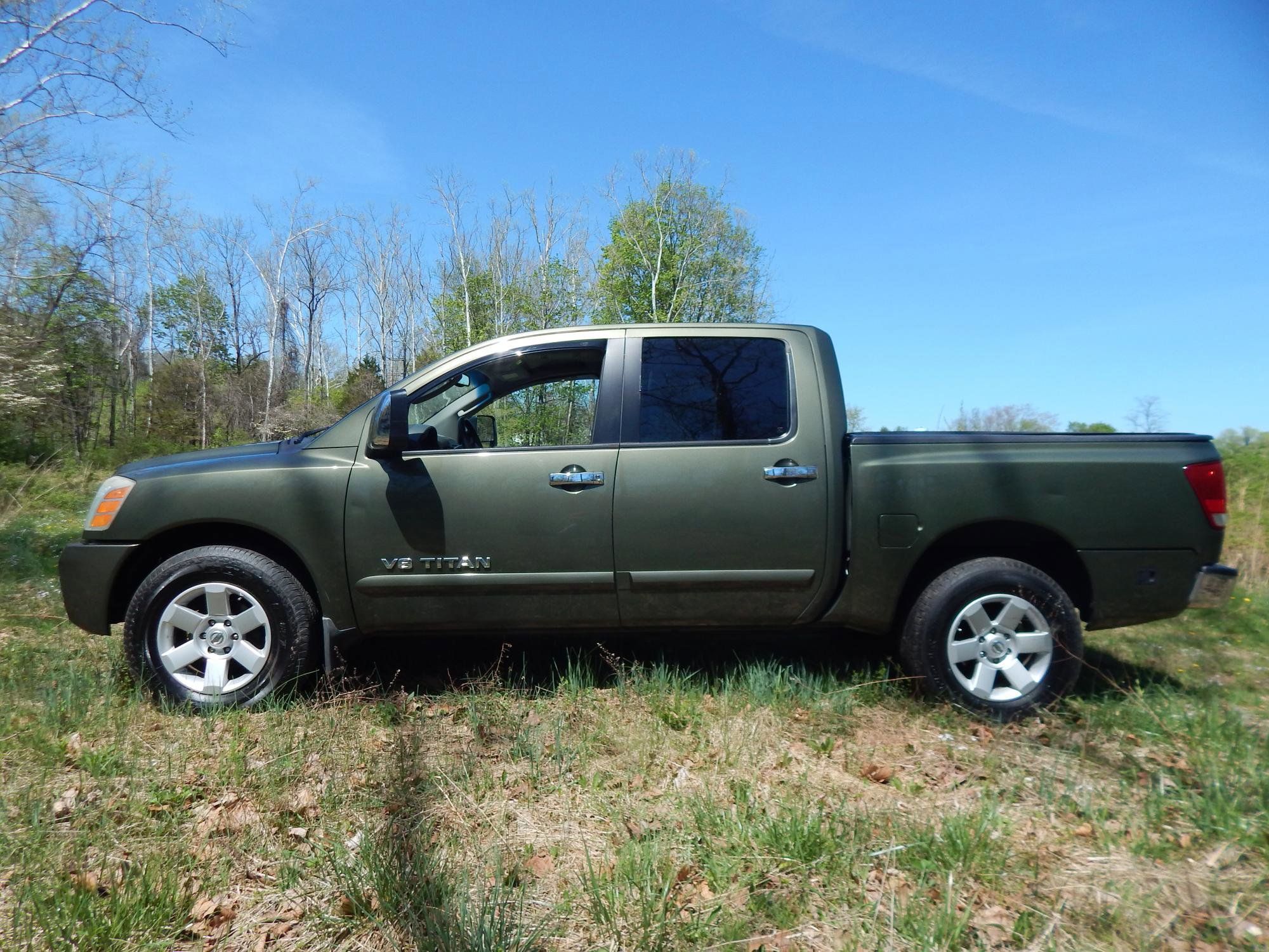 Used 2005 Nissan Titan LE w/ (T01) Tow Pkg AWD/4WD image 3