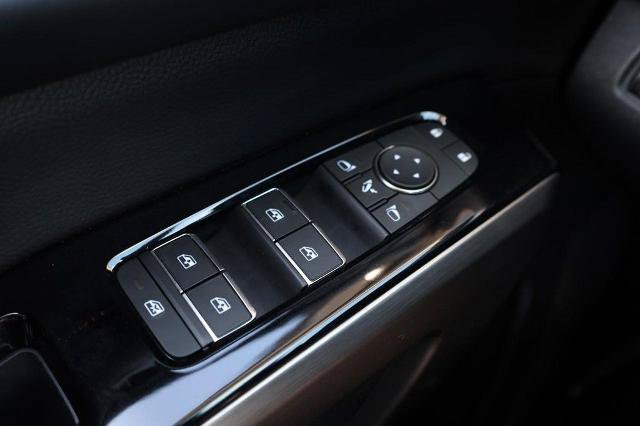 Certified 2025 Nissan Pathfinder Platinum FWD image 20
