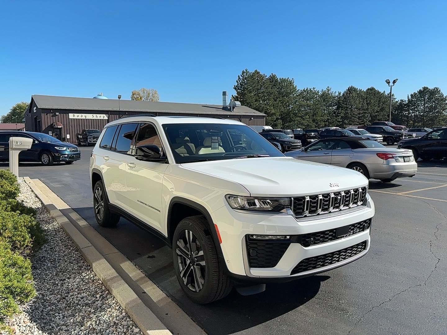 New 2027 Jeep Grand Cherokee L Limited AWD/4WD image 3