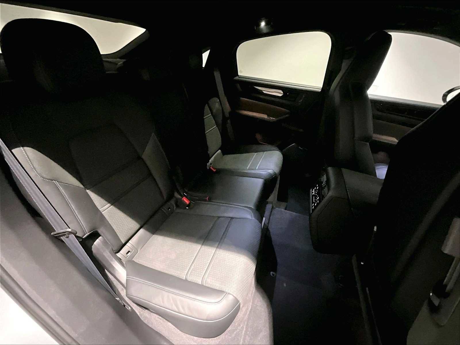 Used 2025 Porsche Cayenne GTS image 32