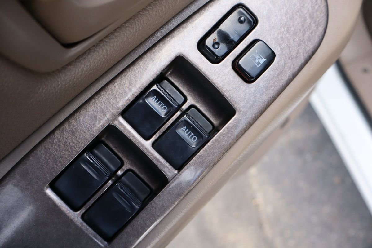 Used 2003 Toyota Sequoia Limited image 29