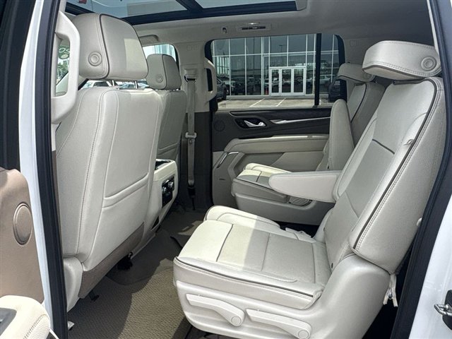Used 2021 GMC Yukon XL Denali w/ Denali Premium Package AWD/4WD image 26