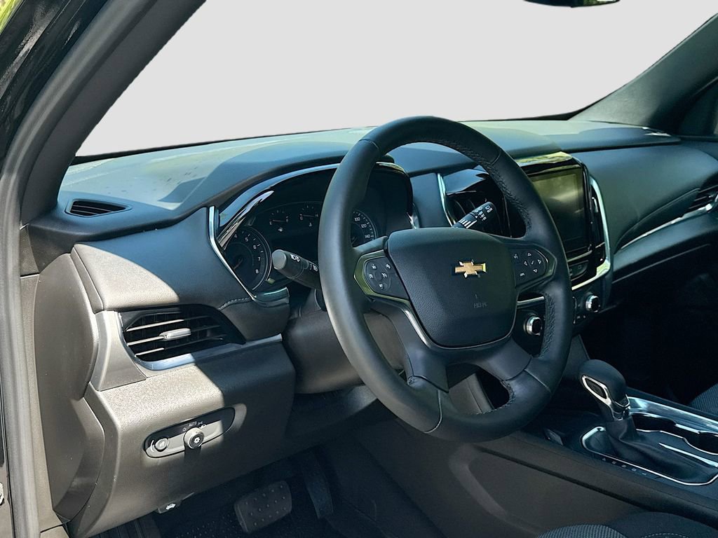 Used 2023 Chevrolet Traverse LT FWD image 23