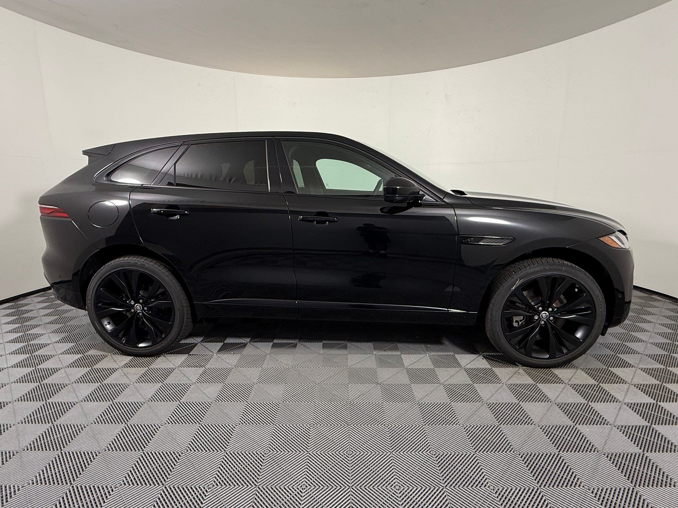 New 2026 Jaguar F-PACE R-Dynamic S AWD/4WD image 8