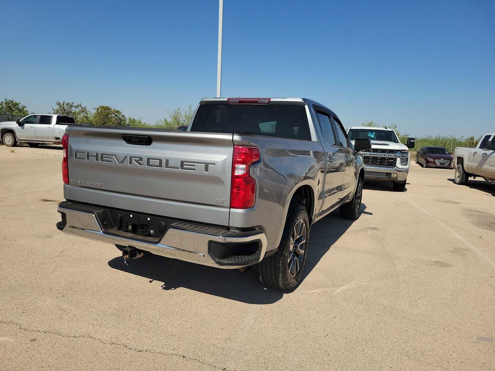 Used 2023 Chevrolet Silverado 1500 LT AWD/4WD image 8