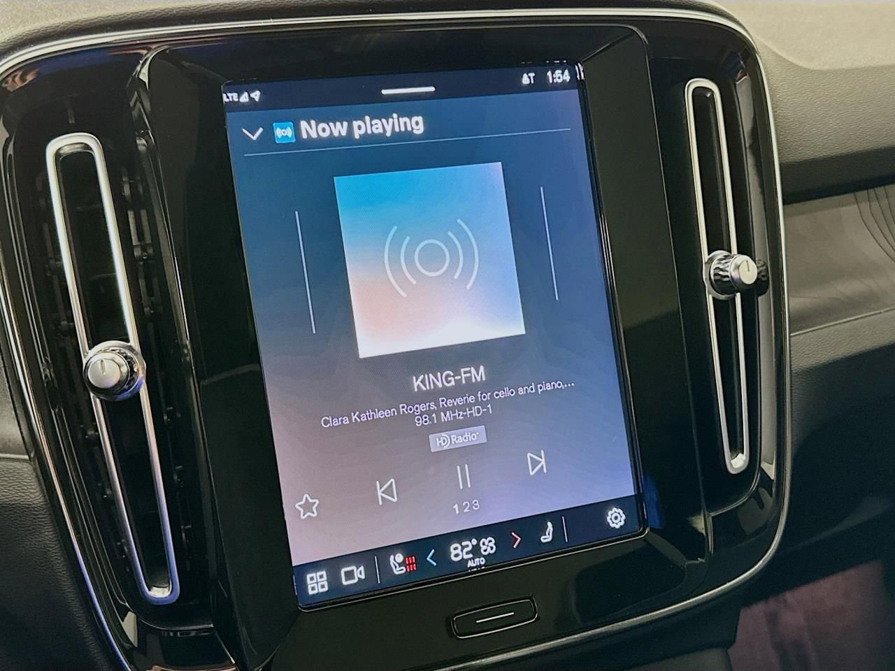 Used 2023 Volvo C40 P8 Recharge Ultimate image 15