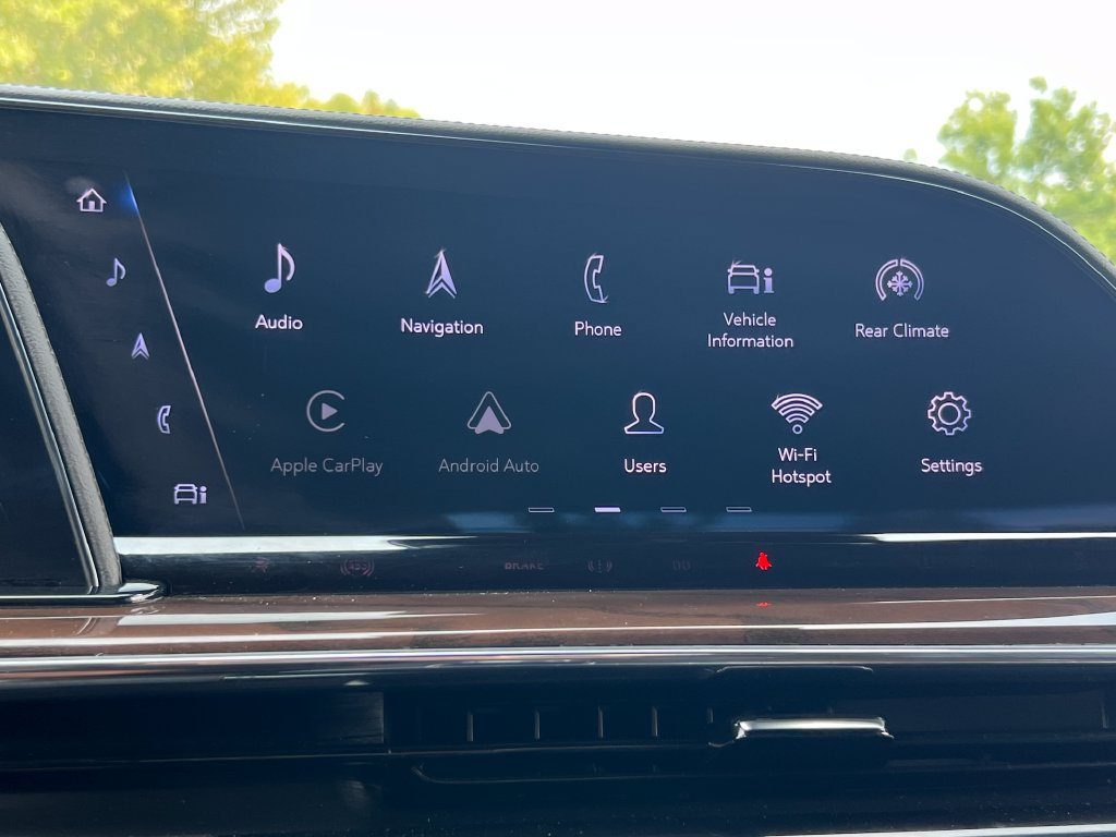 Certified 2024 Cadillac Escalade ESV Premium Luxury Platinum AWD/4WD image 37