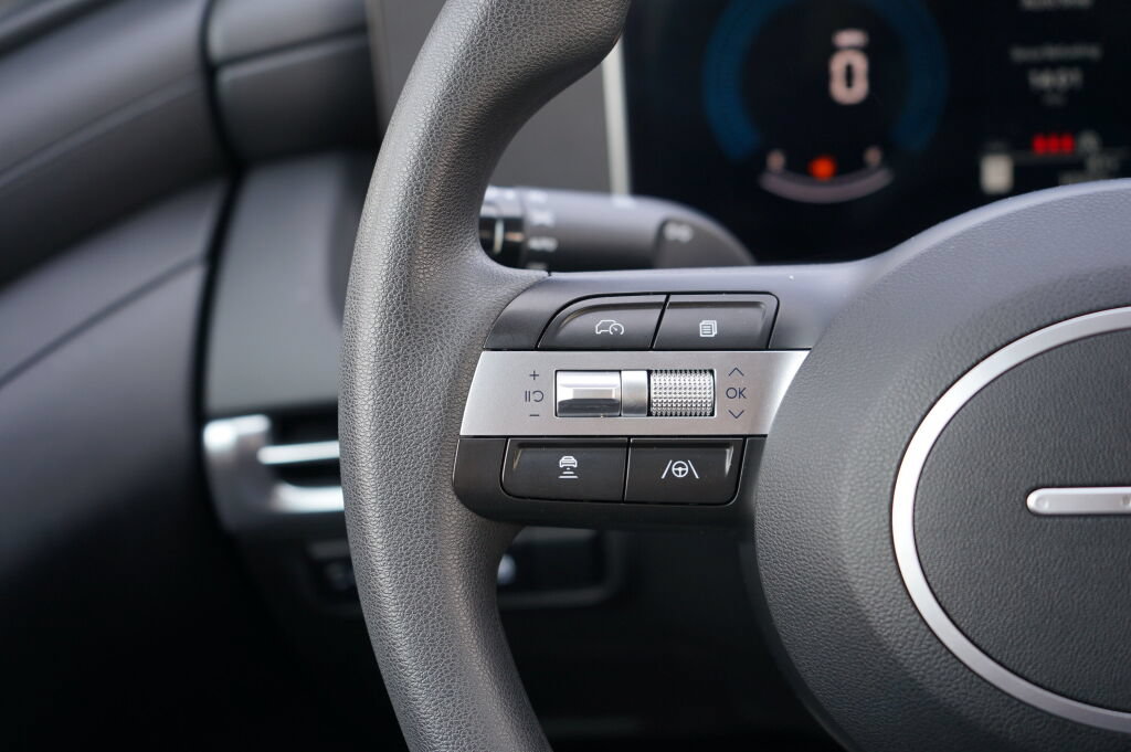 Certified 2025 Hyundai Tucson SE FWD image 19