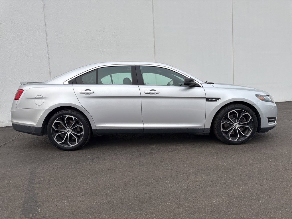 Used 2017 Ford Taurus SHO image 3