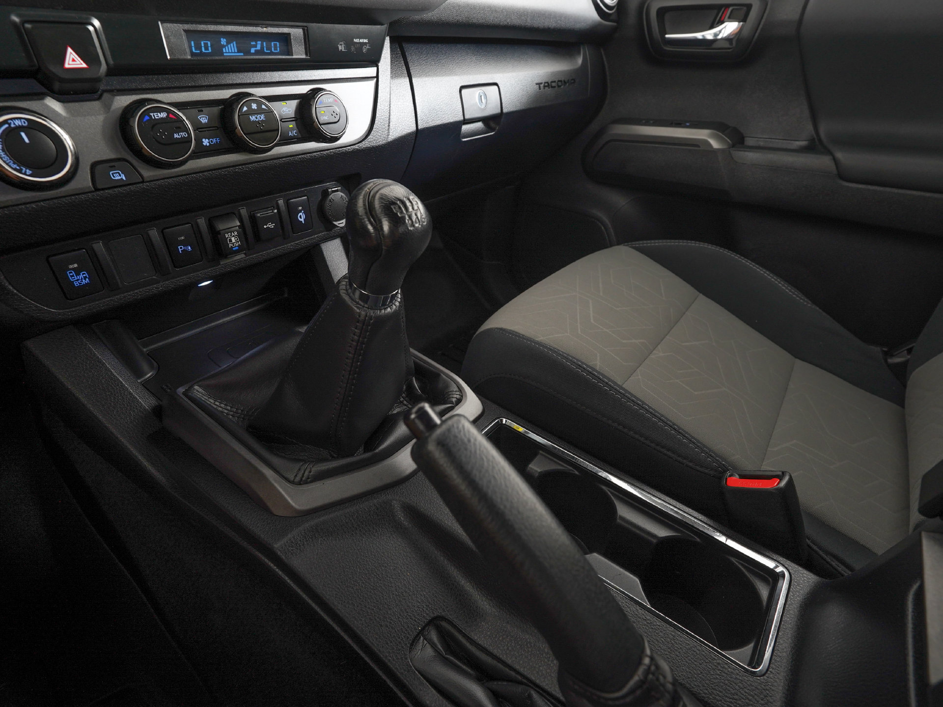 Used 2022 Toyota Tacoma TRD Sport w/ Technology Package AWD/4WD image 21