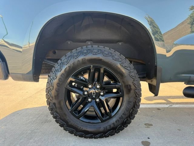 Used 2025 Chevrolet Silverado 1500 LT Trail Boss w/ Convenience Package II AWD/4WD image 9