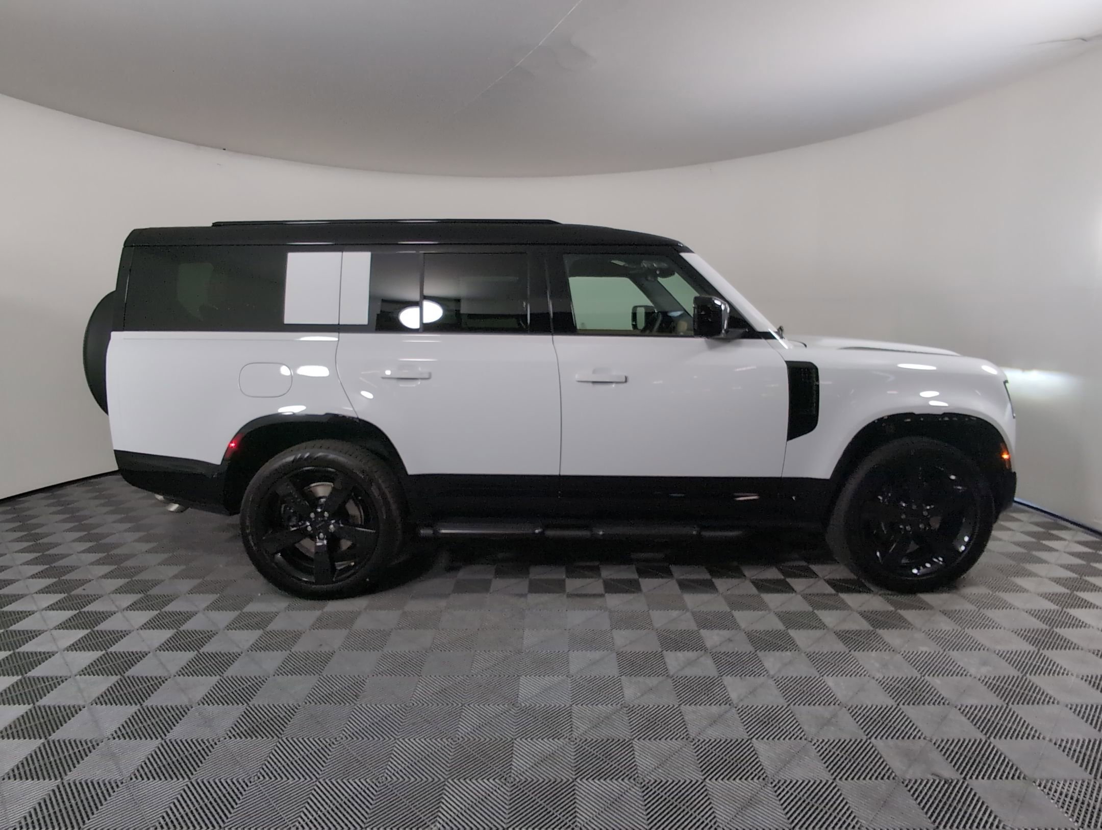 New 2026 Land Rover Defender 130 V8 image 7