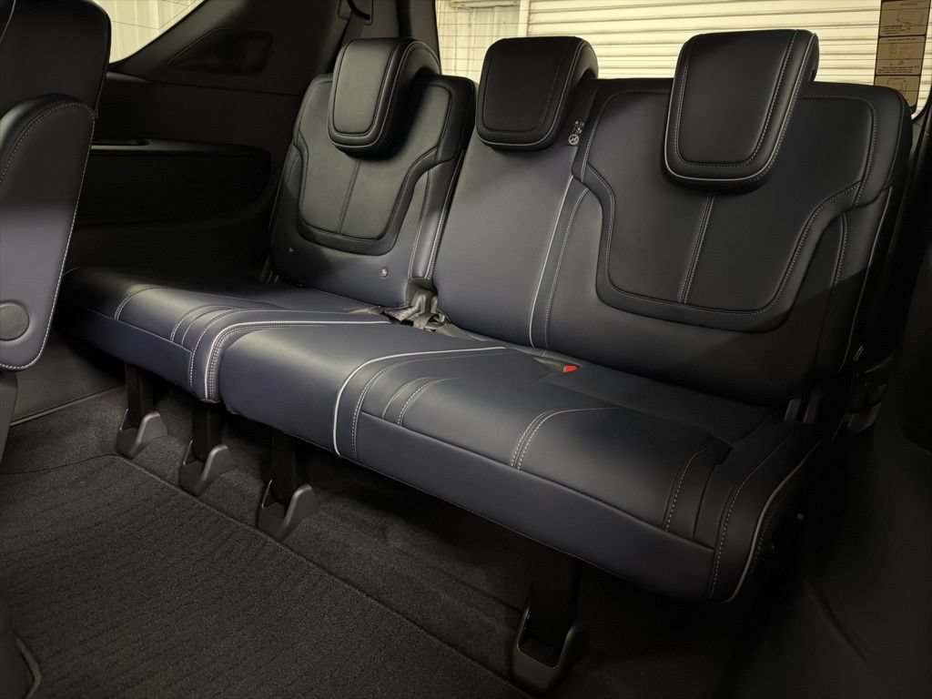 Certified 2026 INFINITI QX80 4WD w/ Sport Exterior Package image 32