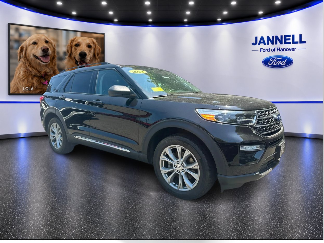 Used 2023 Ford Explorer XLT w/ Equipment Group 202A AWD/4WD image 3