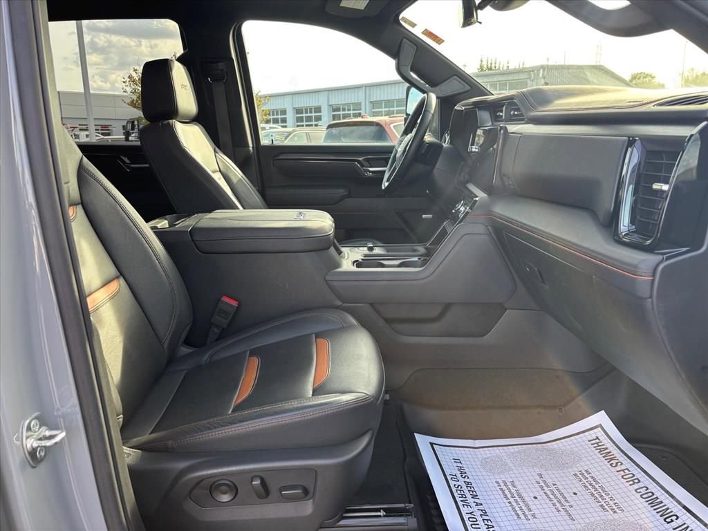 Used 2025 GMC Sierra 2500 AT4 w/ AT4 Premium Plus Package AWD/4WD image 16