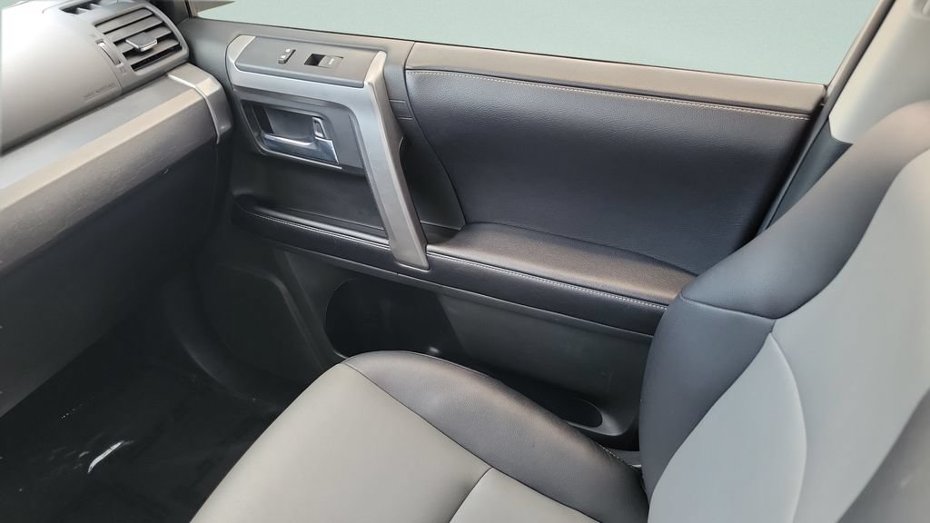 Used 2017 Toyota 4Runner SR5 Premium RWD image 13