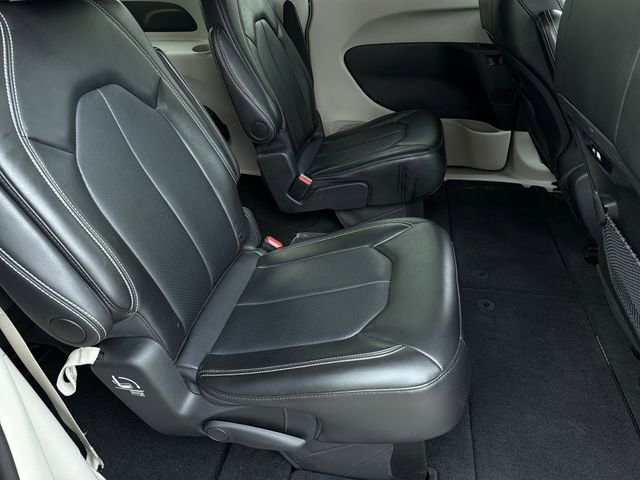Used 2024 Chrysler Pacifica Touring-L image 36