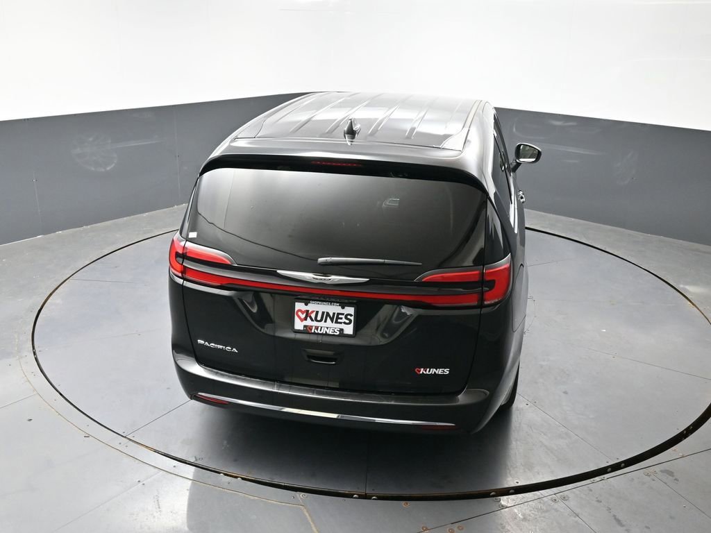 Used 2023 Chrysler Pacifica Touring-L FWD image 50