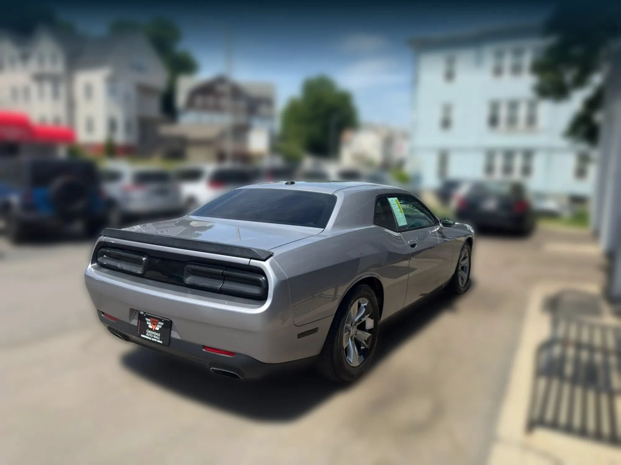 Used 2015 Dodge Challenger SXT RWD image 4