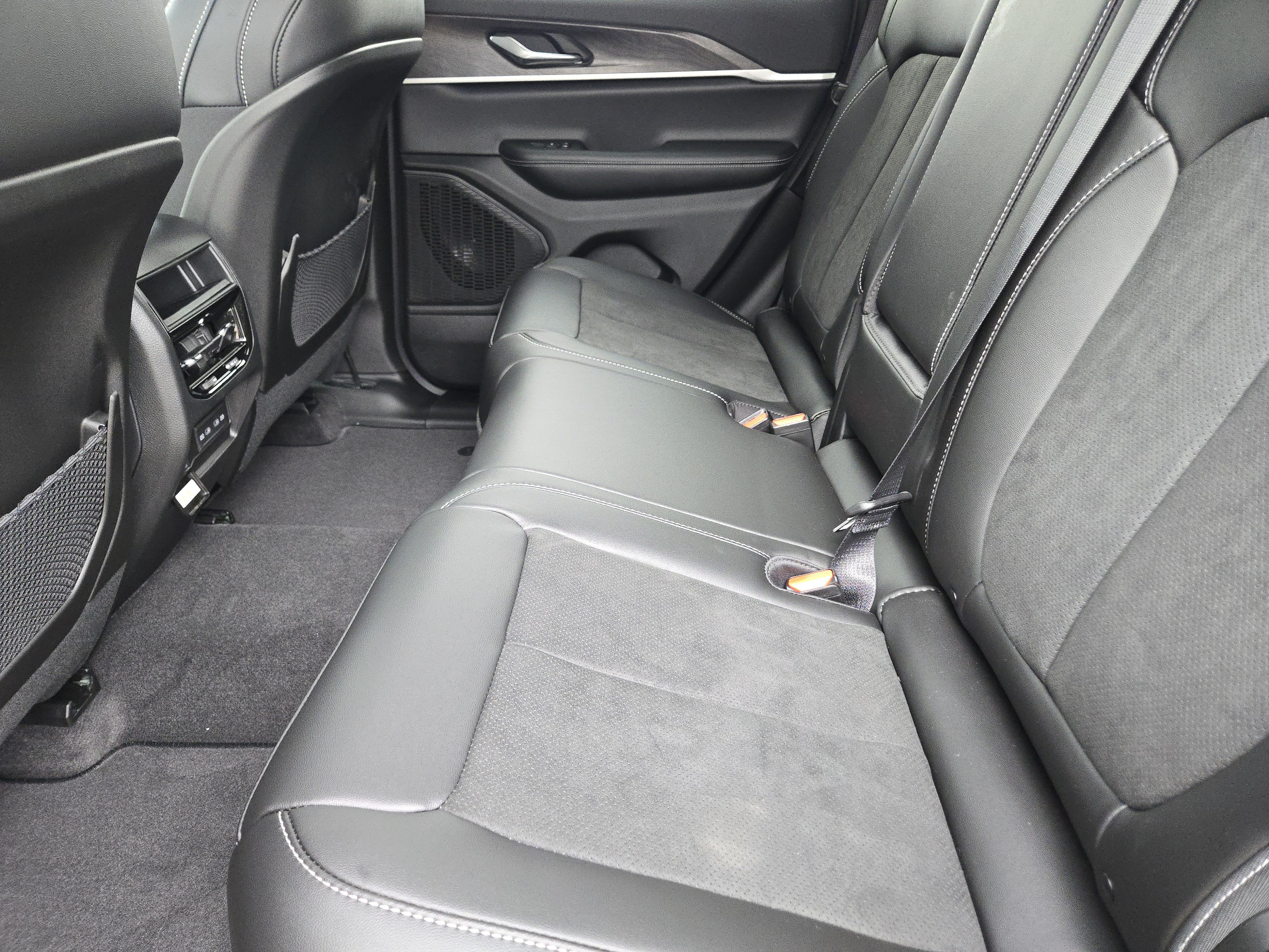 New 2026 Jeep Grand Cherokee Altitude AWD/4WD image 20