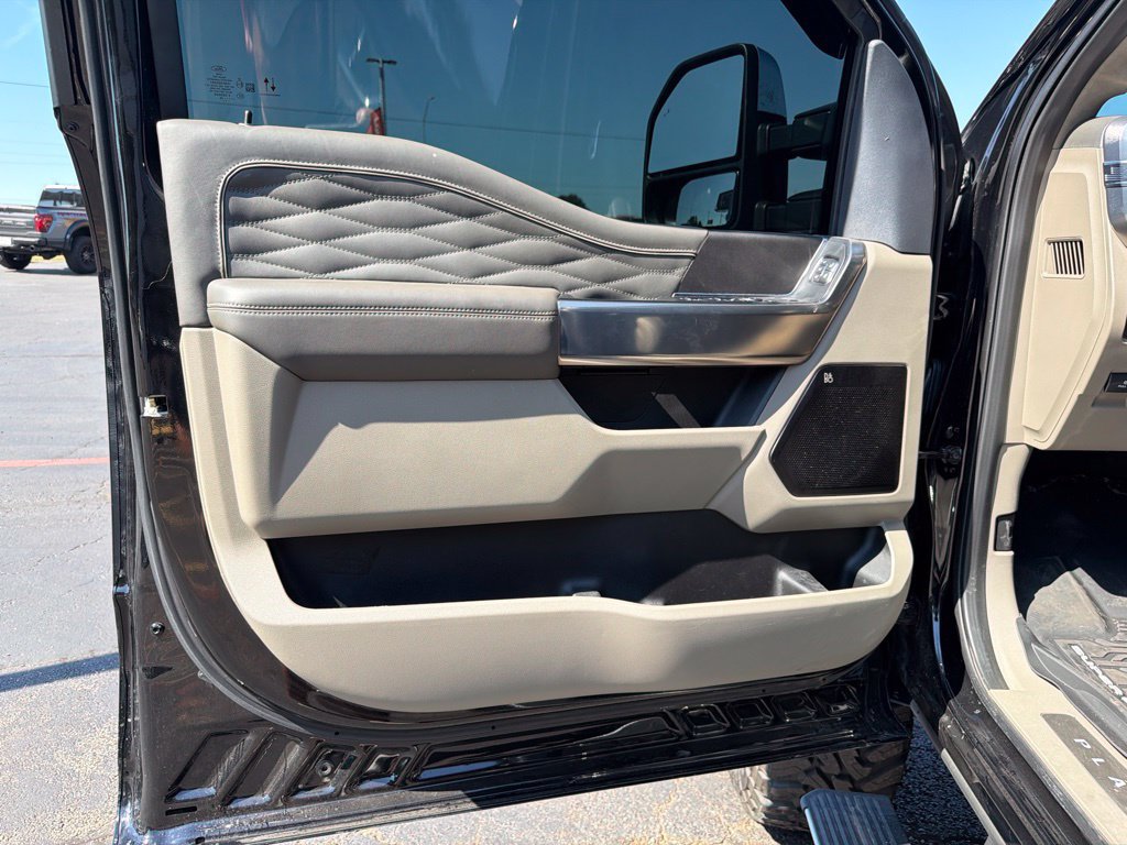 Used 2025 Ford F250 Platinum w/ Platinum Plus Package AWD/4WD image 12