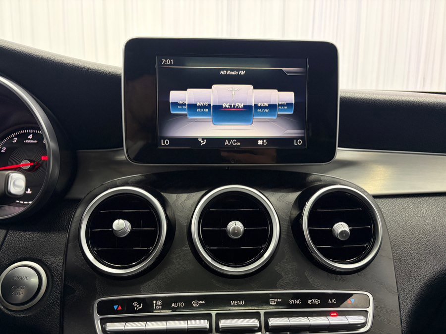 Used 2019 Mercedes-Benz GLC 300 4MATIC w/ Premium Package image 28