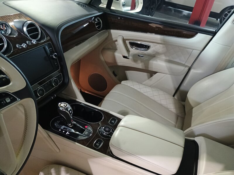 Used 2020 Bentley Bentayga AWD/4WD image 20