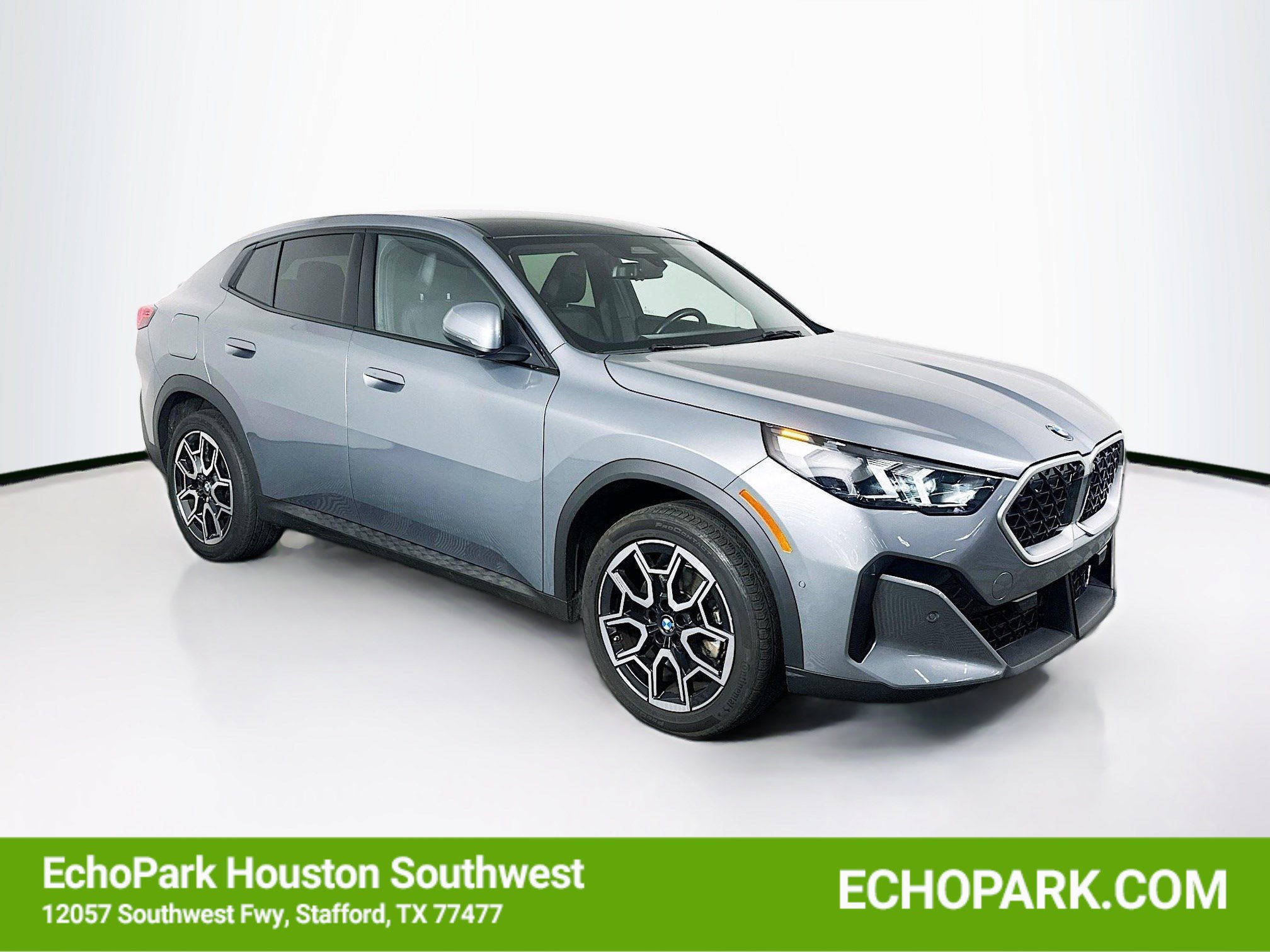Used 2025 BMW X2 xDrive28i AWD/4WD image 1