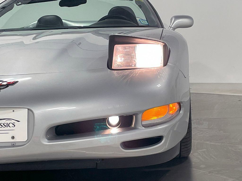 Used 2000 Chevrolet Corvette Convertible w/ Performance Handling Pkg image 20