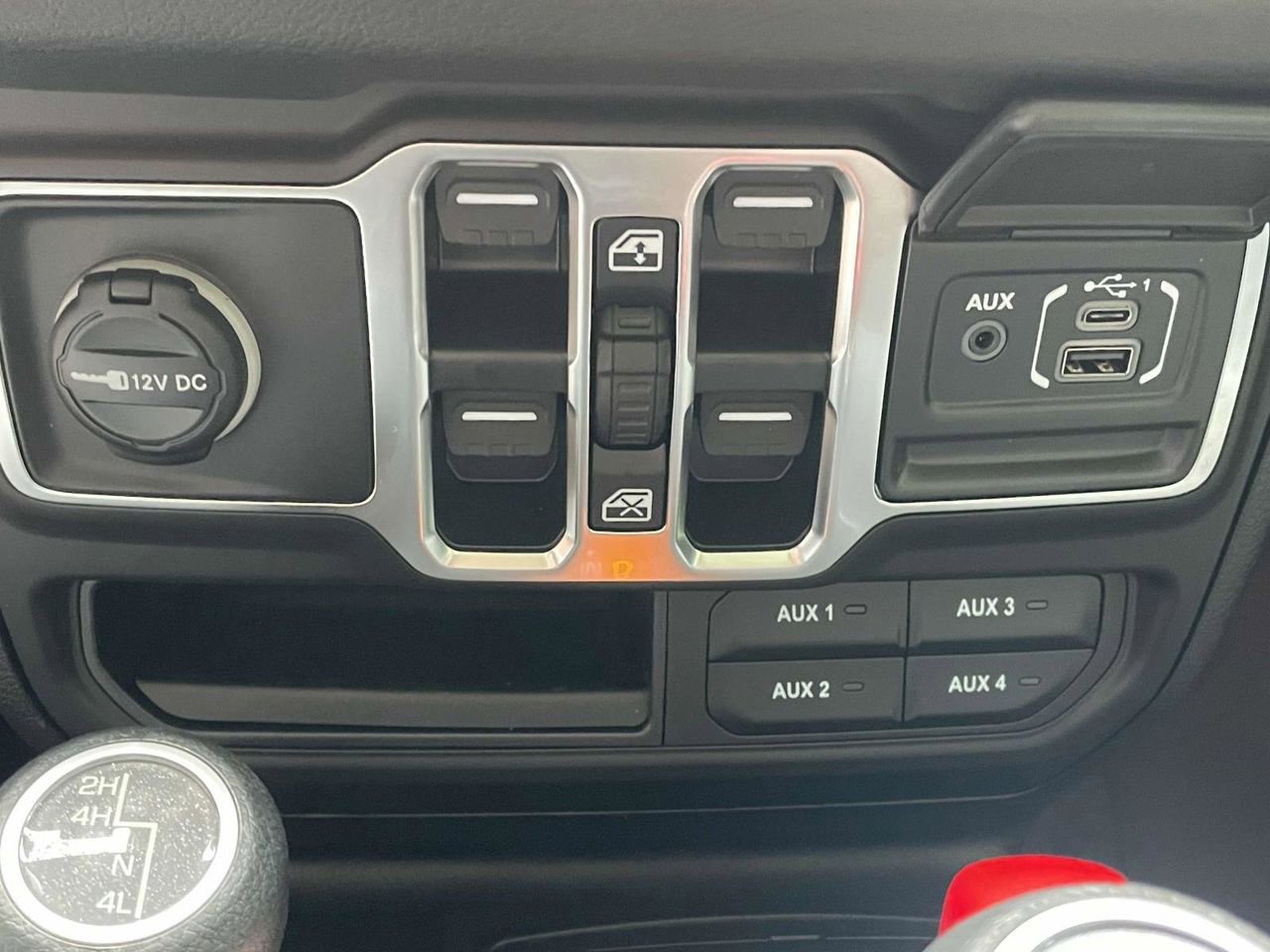 New 2025 Jeep Gladiator Sport image 16