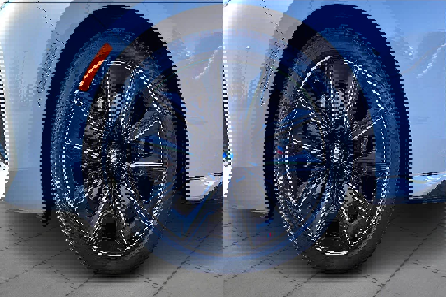 Used 2023 BMW 760i xDrive w/ Executive Package image 11