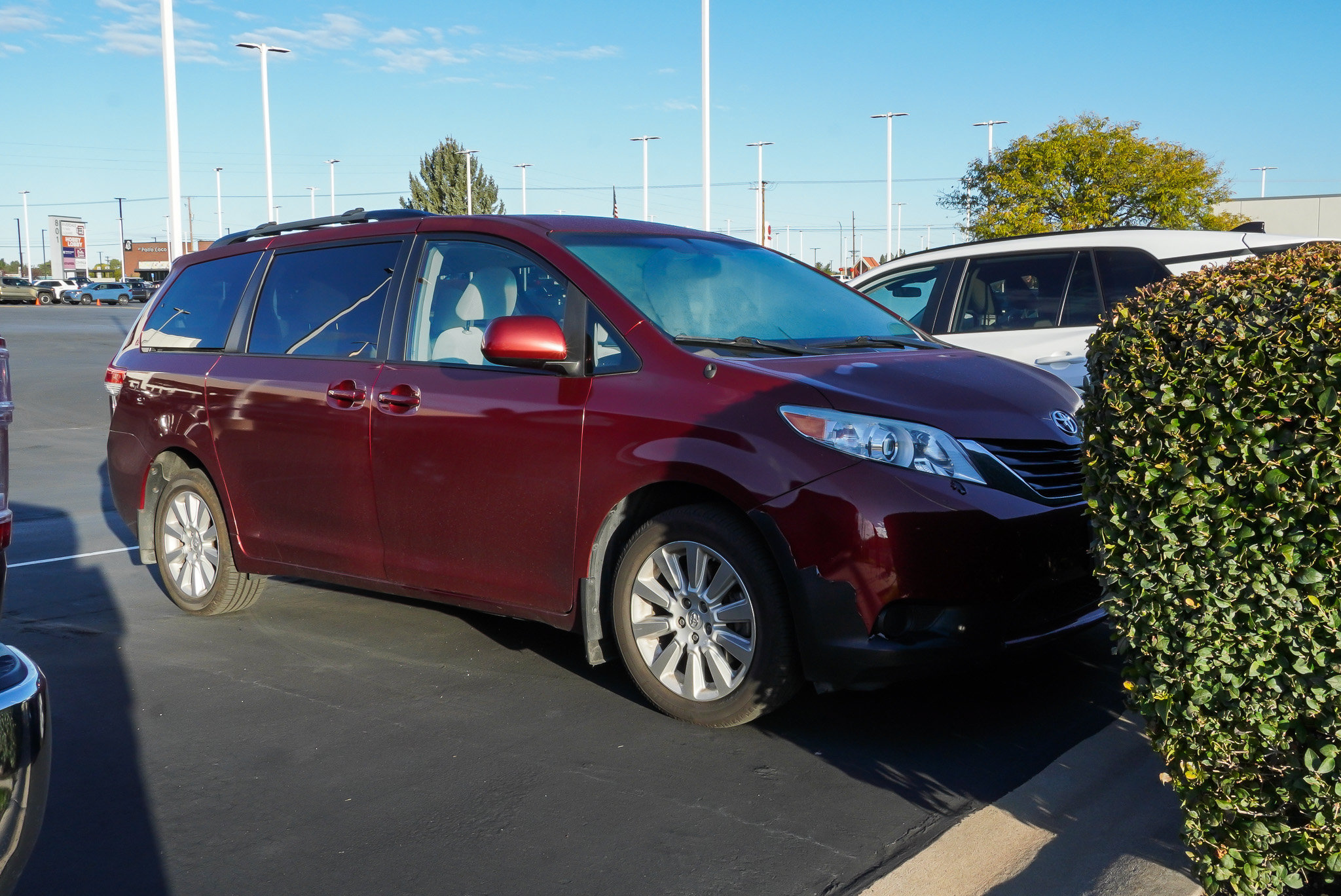 Used 2014 Toyota Sienna LE w/ Convenience Accessory Package AWD/4WD image 2